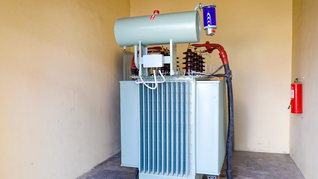 به‌ارزش شش میلیون افغانی، پروژه تمدید برق برخی تاسیسات میدان هوایی بین‌المللی کابل به بهره‌برداری سپرده شد.